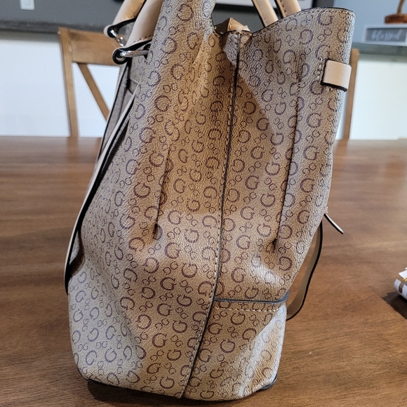 Guess 1981 purse tote. NWOT. Beige. - Picture 5 of 14